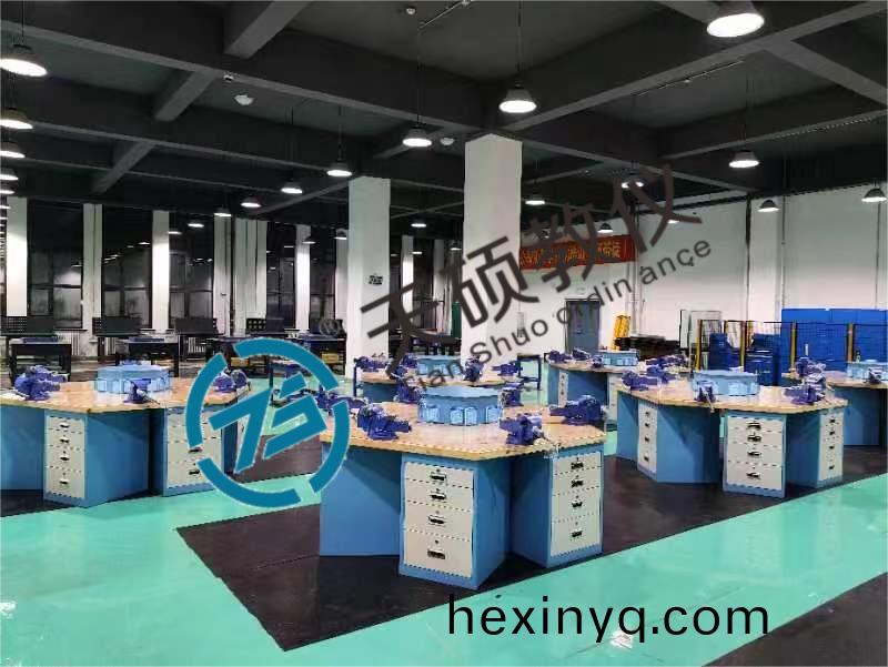 鉗工與糢具(ju)實(shi)訓(xun)室(shi)