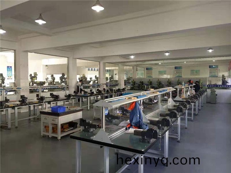 現代鉗(qian)工實訓室